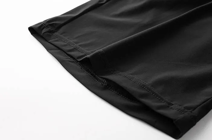 P170 Stone Island quick-drying ice silk sports and casual shorts. Recommended for high order! The material of these shorts is soft, keeping you cool and comfortable even on hot summer days. The fabric is lightweight, durable and super silky! Super elastic! It’s really super good-looking and easy to wear! The styles and colors are very rich, whether you are going to the mountains or the sea or on the streets of the city, they can meet your dressing needs ~ the king of outdoor versatility. Let you do whatever you want! Color: Black. Gray. Size: S-XL